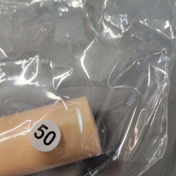 Makeup Revolution London Fast Base Stick Foundation Shade F3 0.21 oz 6.2 g New - Picture 8 of 8